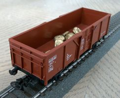 brauner Hochbordwagen der DB mit Steinladung; neu, Unikat