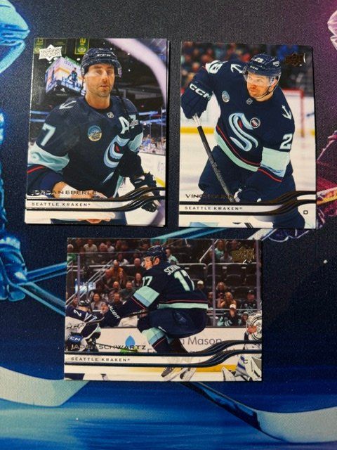 NHL Carte collezionabili: NHL/Upper Deck Serie2/2025-2026/Base/Seattle Kraken – Nuovo (secondo la descrizione) da Jegenstorf venduto da Hcm