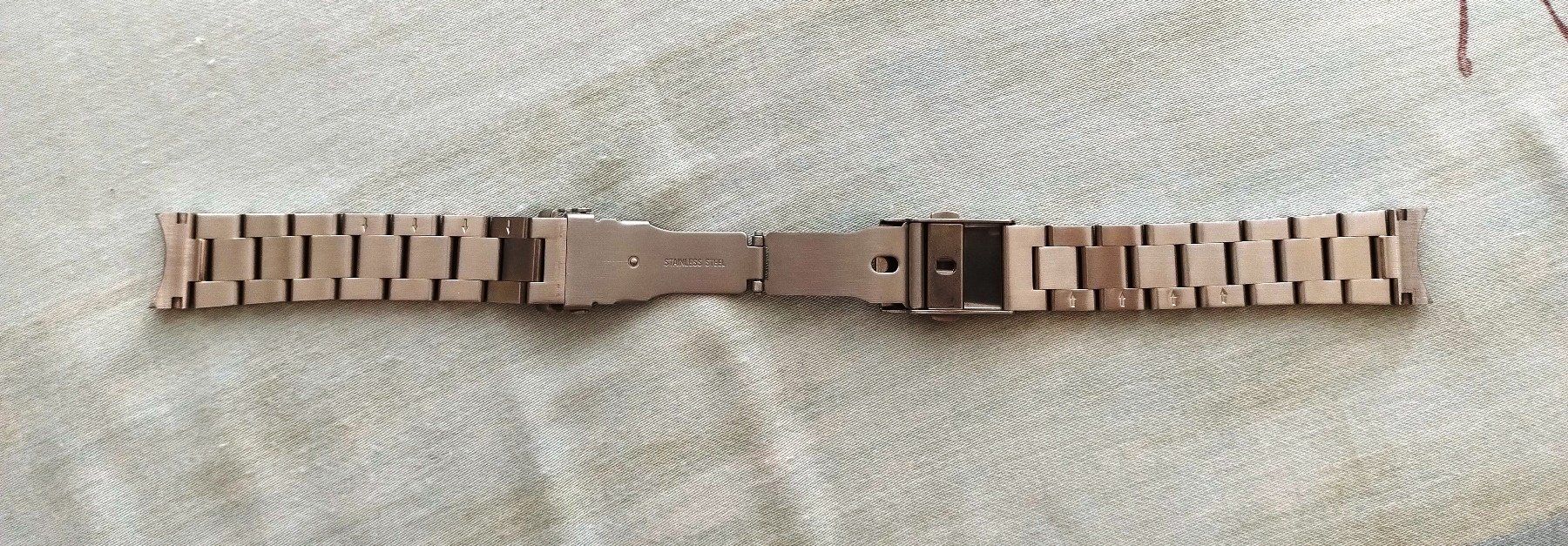 Armbänder & -reifen: Edelstahl Uhrenarmband – Neu (gemäss Beschreibung) aus Effretikon von VanPersie 1