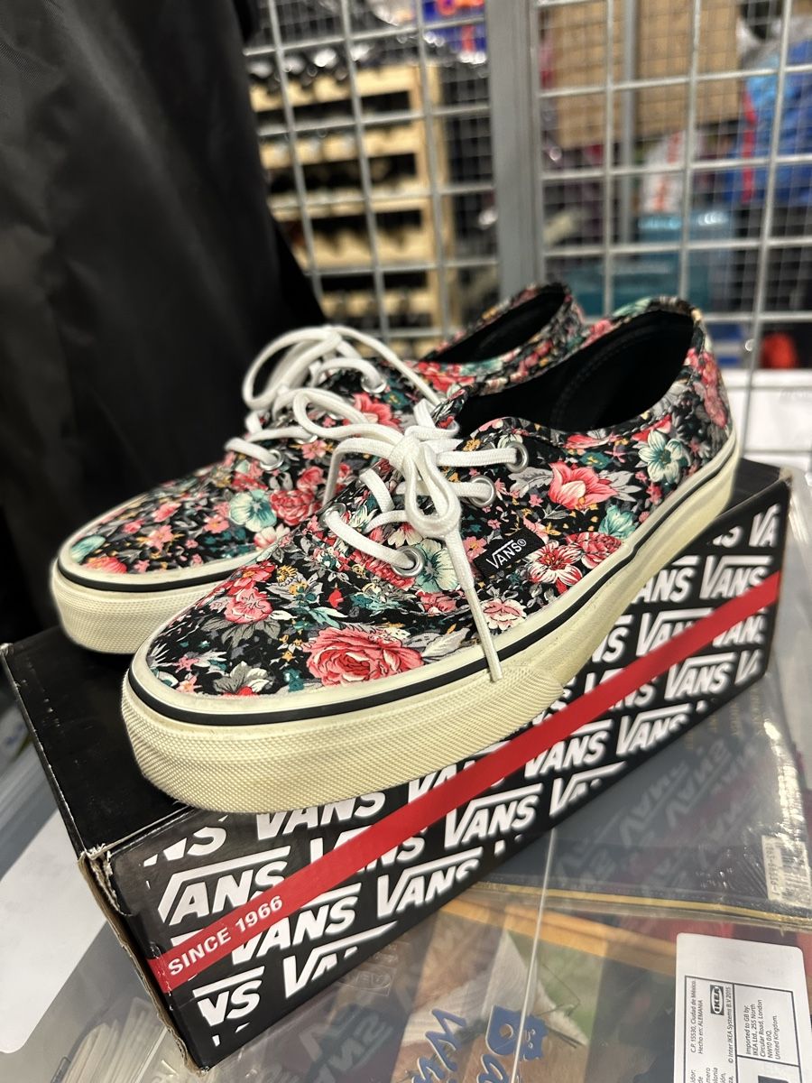 Vans Scarpe da donna: Vans Authentic Floral  – Usato da Bern venduto da Shininglove