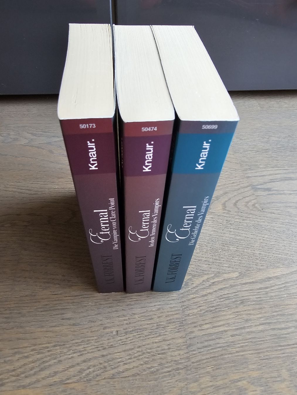 Bücher: Eternal - V.K. Forrest – Gebraucht aus Hinterforst von impatiently 2