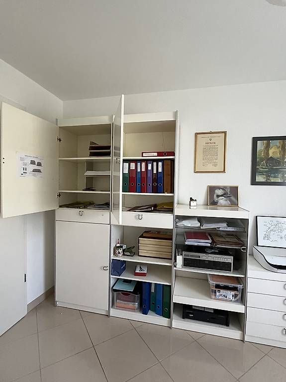 Scaffali: Armoire/étagère de bureau – Usato da Lausanne venduto da jmaddale 1