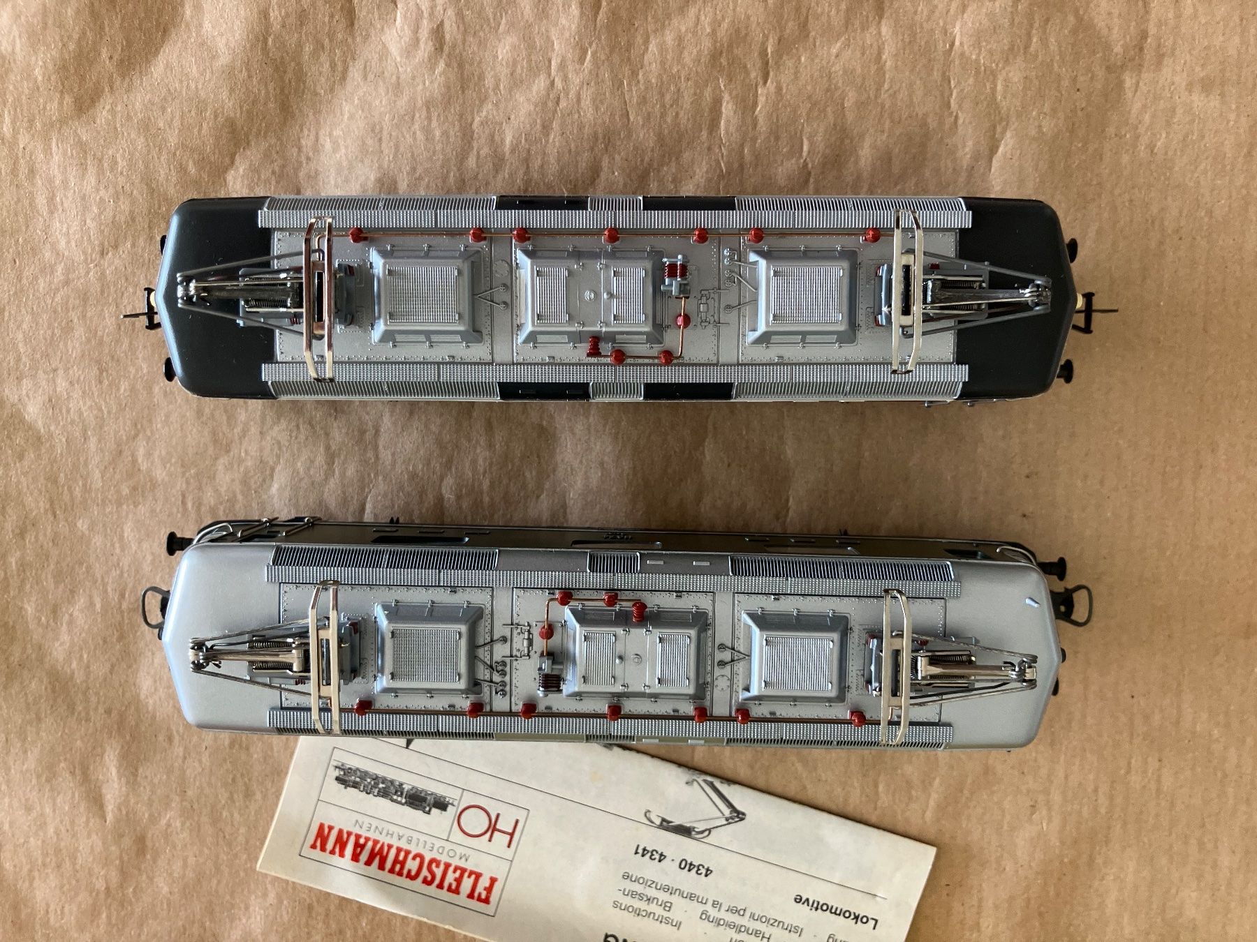 Fleischmann Modellini di ferrovie: 2 Stk. Fleischmann Re 4/4'', TEE und grün, 2-L Glechstrom – Difettoso da Bütschwil venduto da Semaphor 2