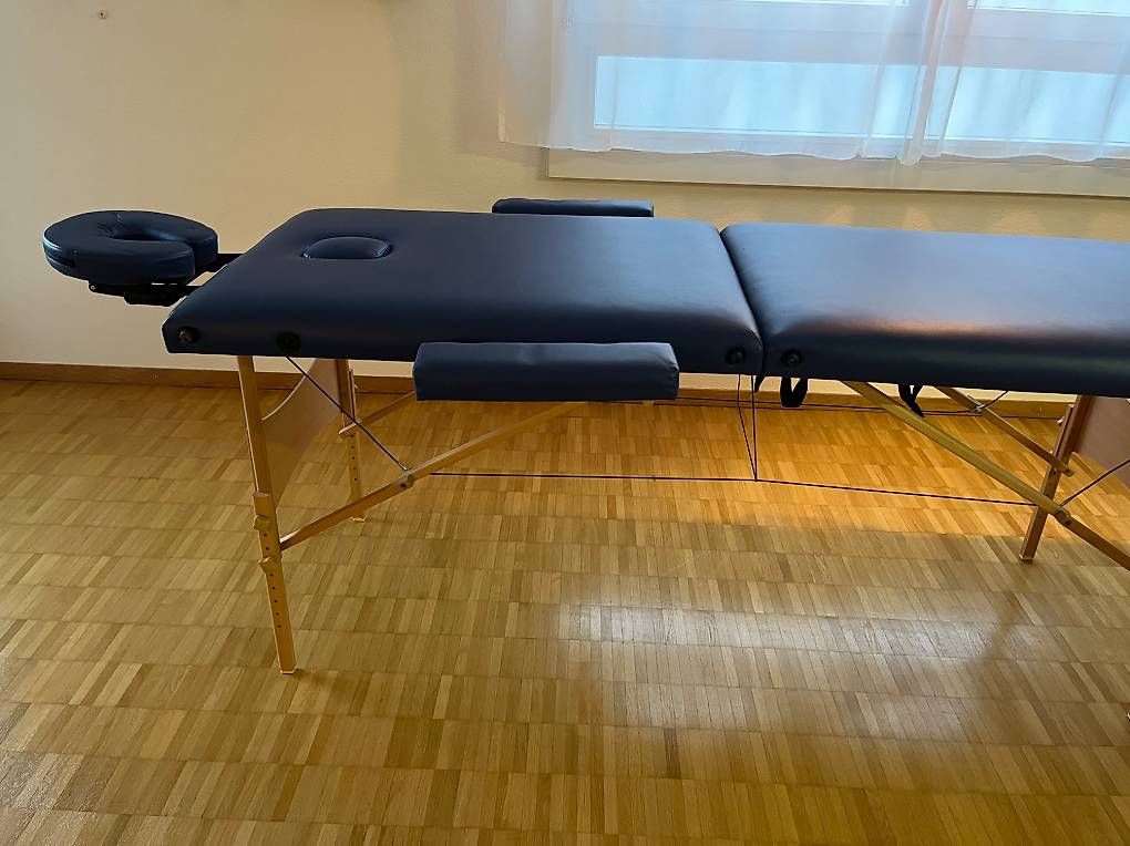 Liegen & Liegestühle: Massageliege – Gebraucht aus Münchenbuchsee von mic_5kx9 1