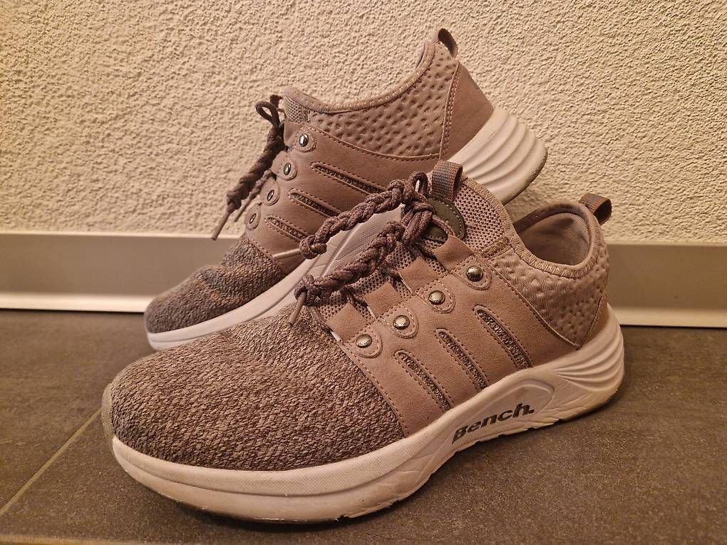 Bench Scarpe da donna: Bench, Damen Schuhe, Sneaker, Gr. 38 – Usato da Dübendorf venduto da Olenaaa