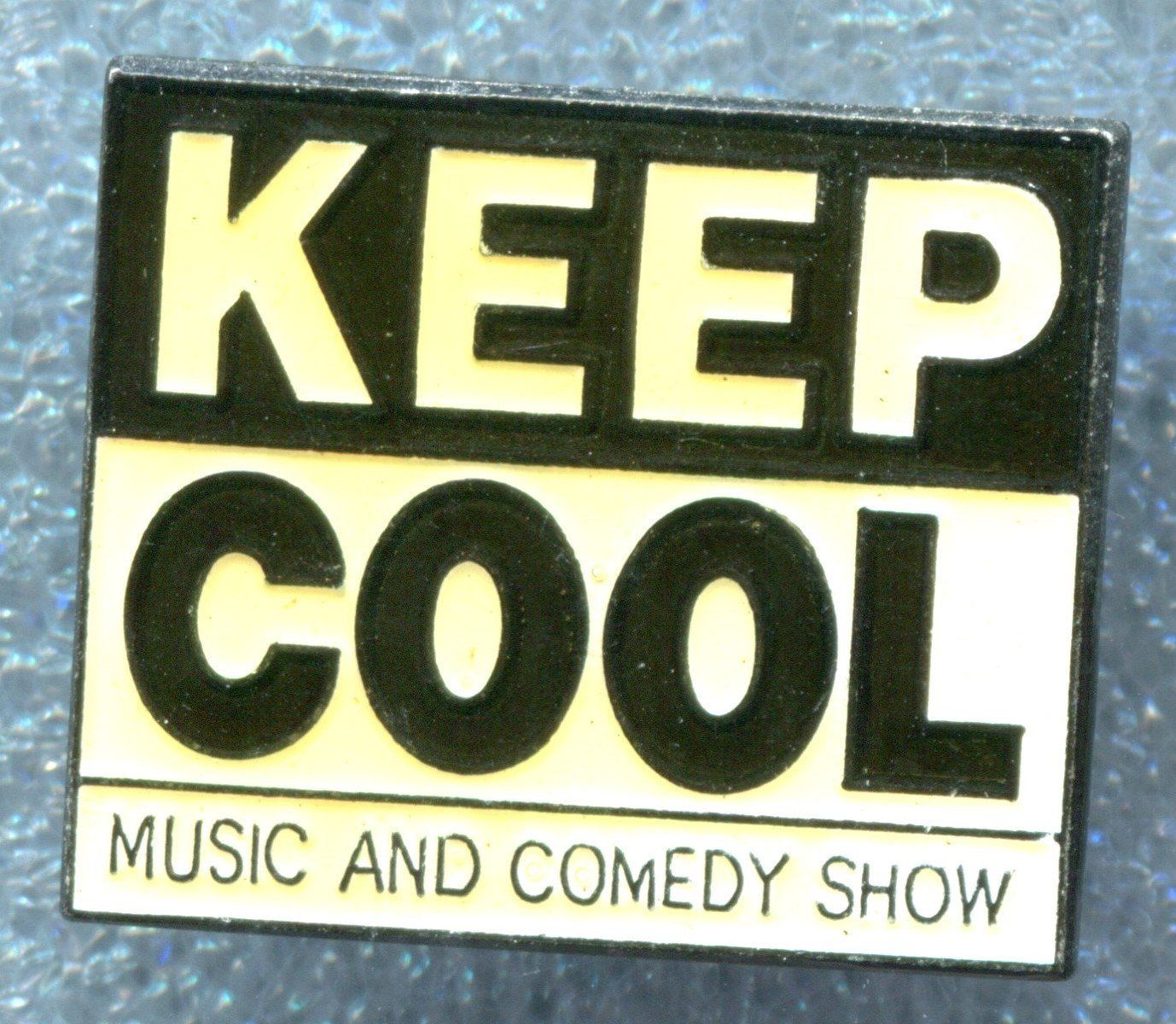 Placchette & Badge: KEEP COOL  Music and Comedy Show – Usato da Winterthur venduto da Sammleroase