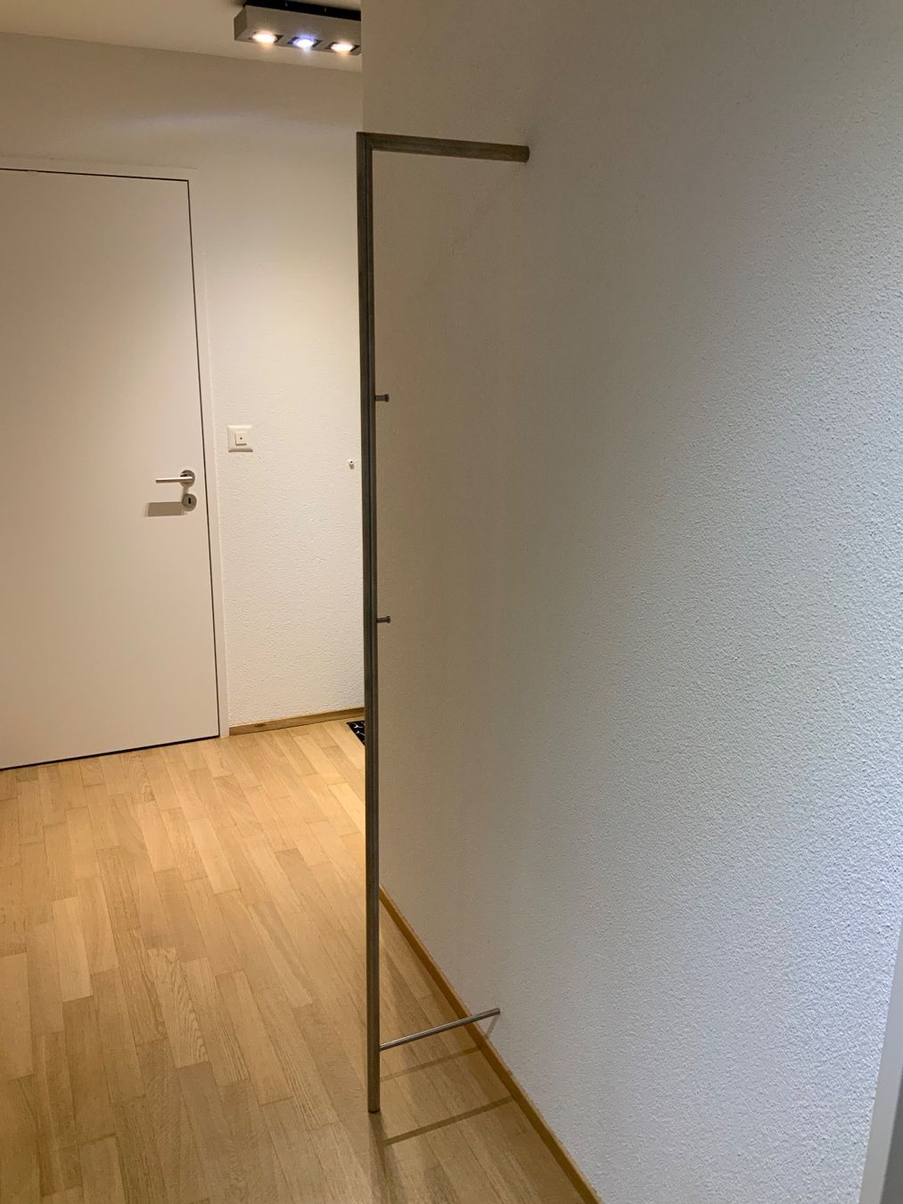 Pfister Garderobe: Garderobe – Neu (gemäss Beschreibung) aus Zürich von Hartmila 1