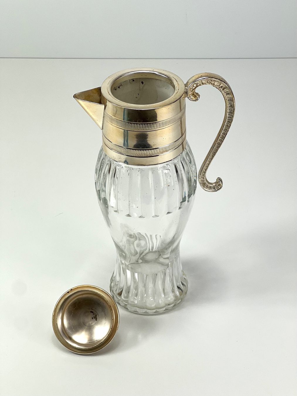 Carafes: Vintage Glaskaraffe Weinkaraffe mit Deckel versilbert – D'occasion à Zürich par Arche_Brockenhaus 1