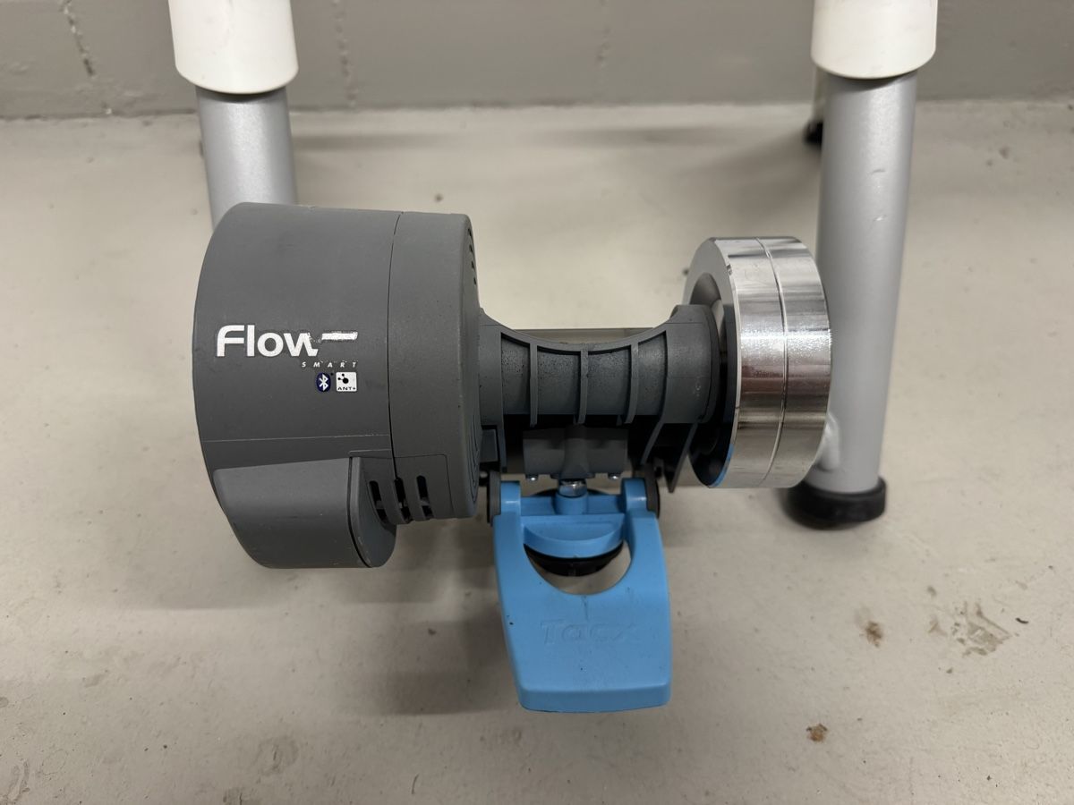 Tacx Hometrainer: Tacx Flow Smart Rollentrainer | Bluetooth ANT+ | Smart Train – Gebraucht aus Niederurnen von St0bsel 2