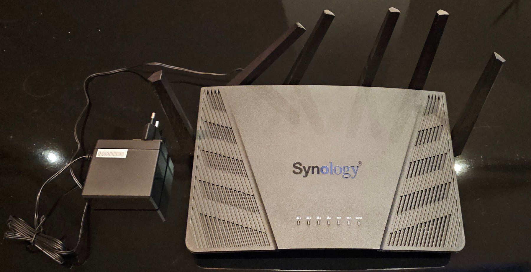 Synology Modem & Router: Synology RT6600ax Mesh Router – Usato da Trimbach venduto da sintianz