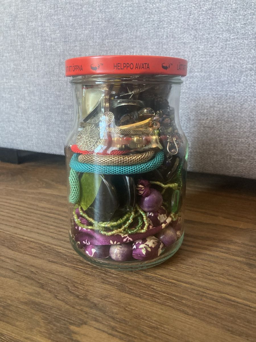 Sonstiger Schmuck: Mystery Schmuck im Glas – Gebraucht aus Staad SG von sve_qt59