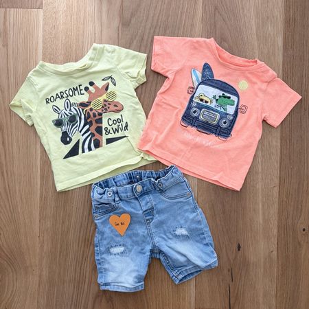 Kleidung Set T-Shirts und Shorts Grösse 80 