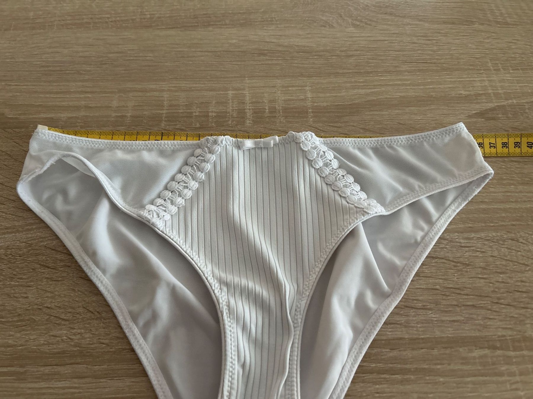 Autres dessous: Damen Slip weiss mit Spitzen – D'occasion à Brunnen par Nala2929 5