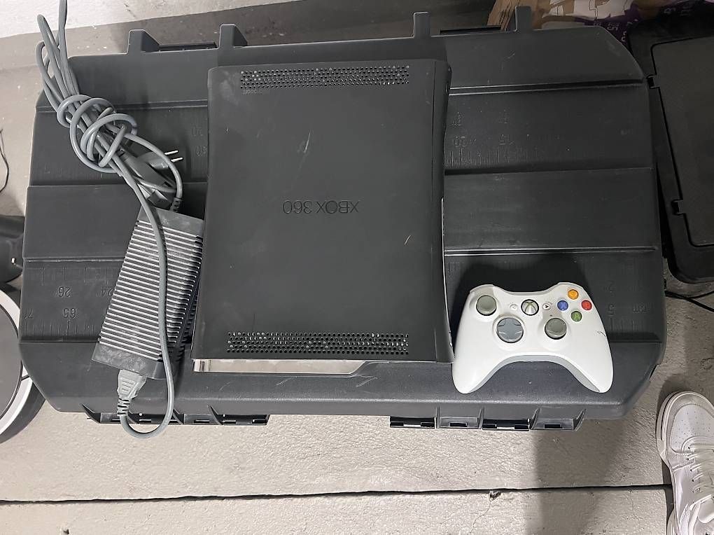 Consoles: Xbox 360 Console – D'occasion à Spreitenbach par env_tk78