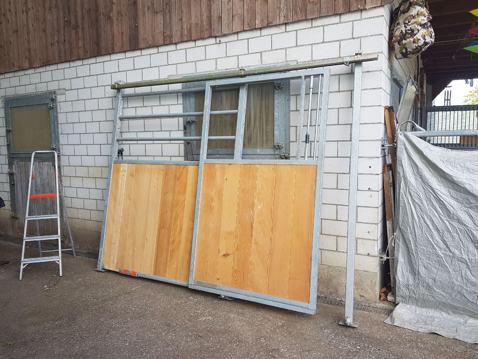 Porte: Stallvorderwand mit Schiebetür – Nuovo (secondo la descrizione) da matzendorf venduto da Schmiedematt
