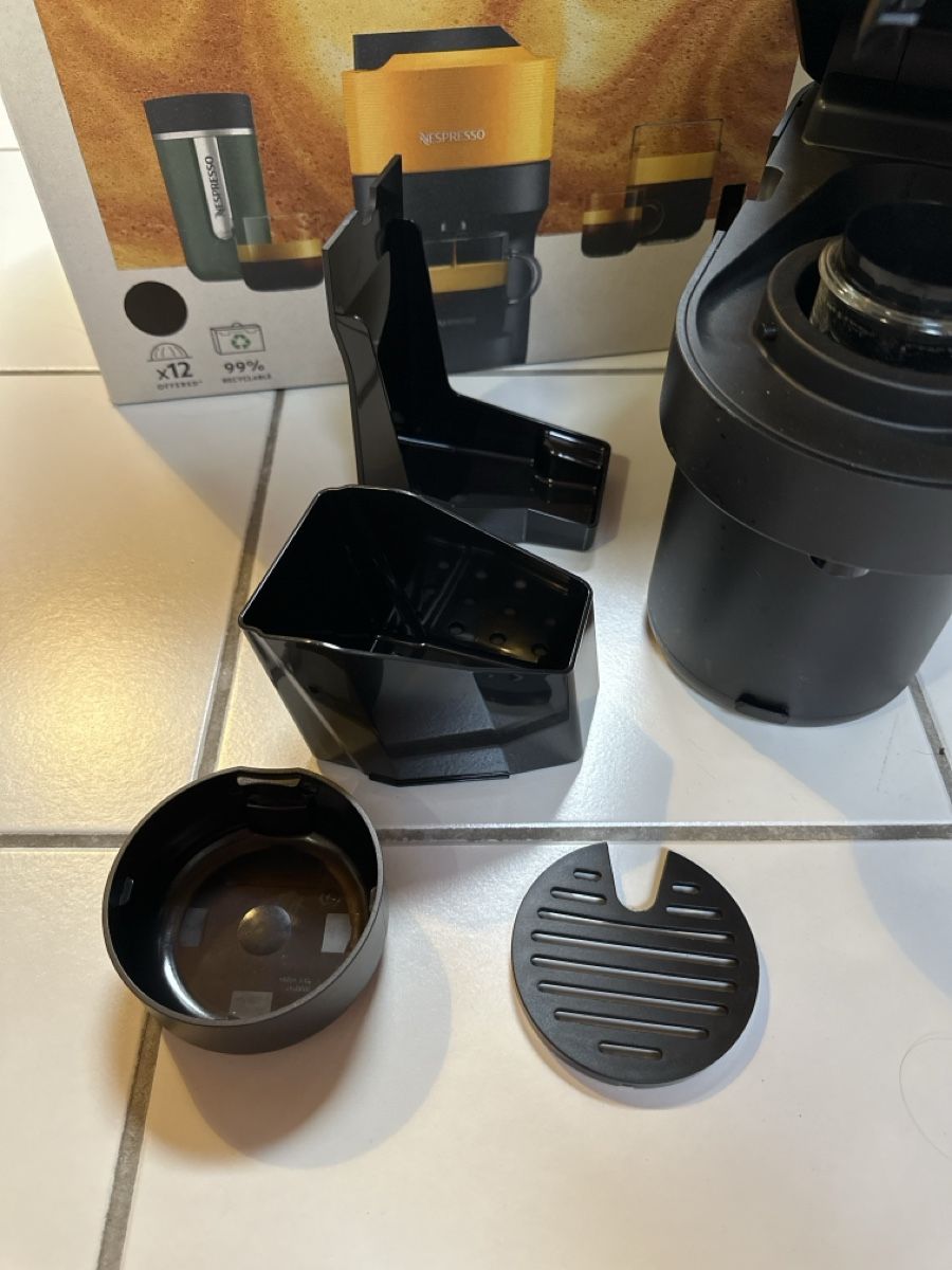 Nespresso Macchine per caffè & Macchine per espresso: Nespresso Vertuo Pop Coffee Machine Black Excellent – Usato da St. Gallen venduto da S_rnw2 4