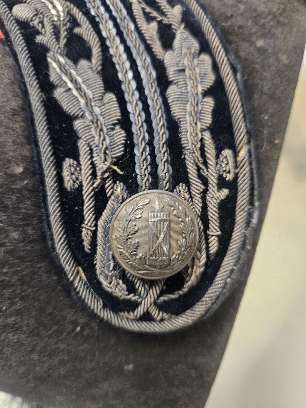 Uniformi: säbel hut general.?antik – Difettoso da Schwellbrunn venduto da Omega-alpha 6
