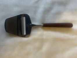 Sveico Schweden Käsehobel aus Edelstahl mit Holzgriff!