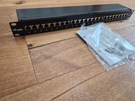 equip Patchpanel CAT.6 mit 24 Ports neuwertig mit Zubehör