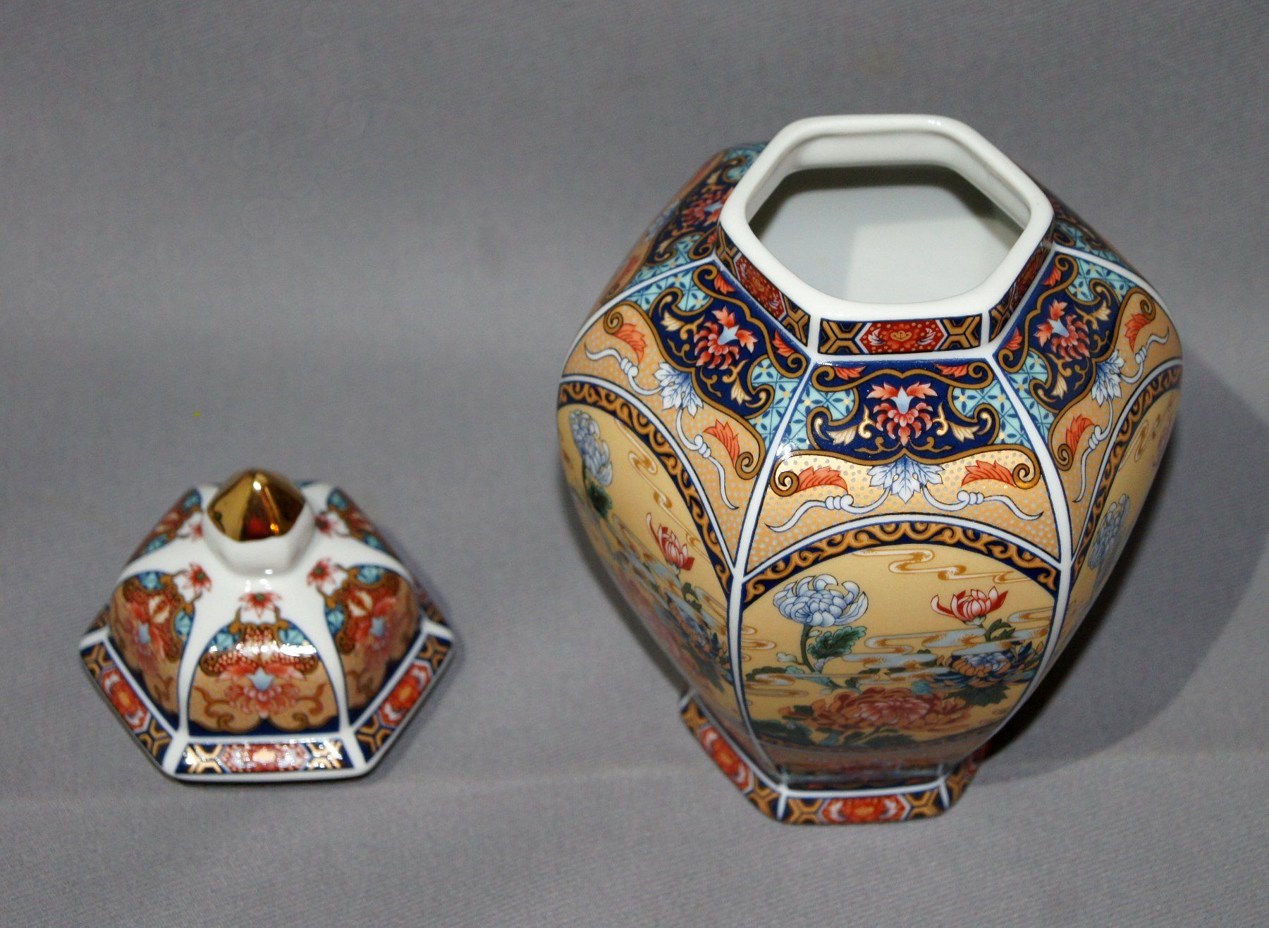 Tutte le decorazioni: Bezaubernde Asiatische Deckelvase – Usato da Geroldswil venduto da ARTEFACTO 4