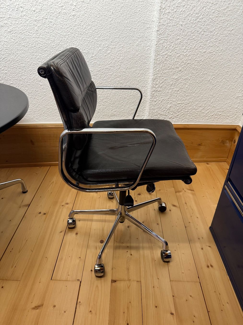 Vitra Sedie: Charles & Ray Eames Office Chair EA217 – Usato da Basel venduto da Nadelberg 4