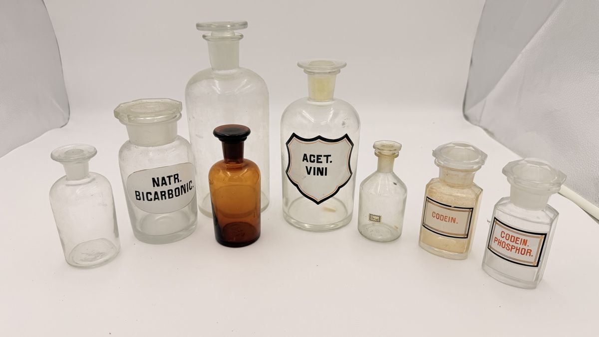 Laborzubehör: Apothekerflaschen Set  gebraucht – Gebraucht aus Rotkreuz von perlengott