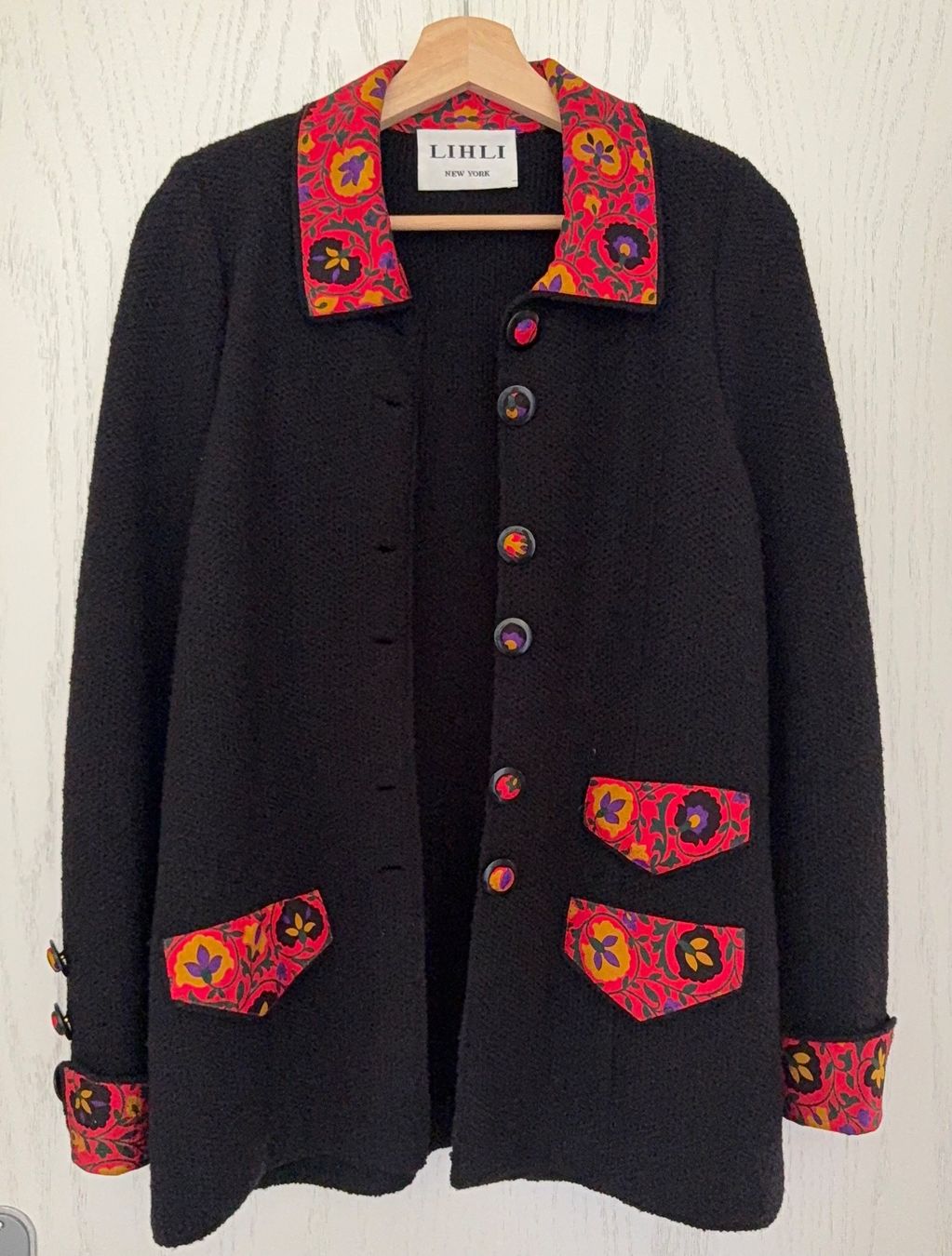 Giacche: LIHLI New York Bouclé Jacke mit Bluse – Usato da Wollerau venduto da cho_7k6w