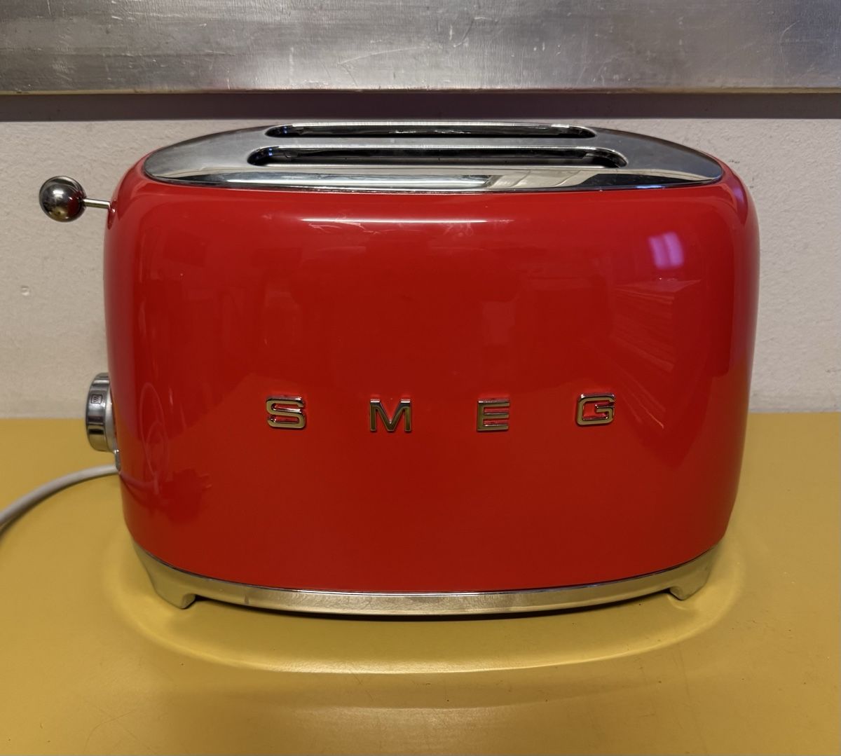 Smeg Küchengeräte: Smeg Toaster lauft einwandfrei  – Gebraucht aus Schlieren von Freundlich02