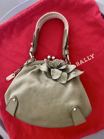Meravigliosa Borsa Bally in pelle con fiore