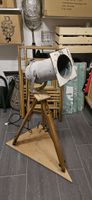Vintage Bühnenlampe mit Holzstativ - Industrial Design!