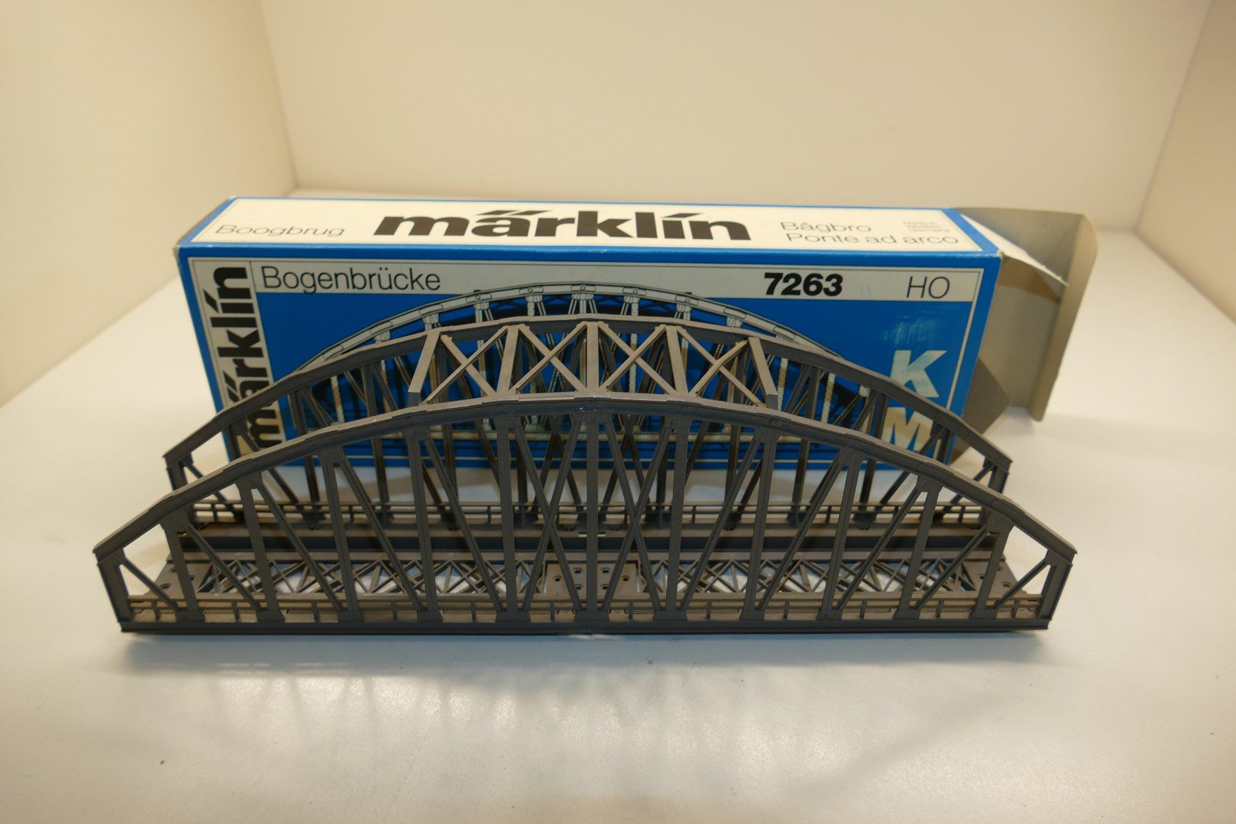 Märklin Modellini di ferrovie: Märklin H0: M+K-Gleis Bogenbrücke – Usato da Niederhasli venduto da rail-duerst