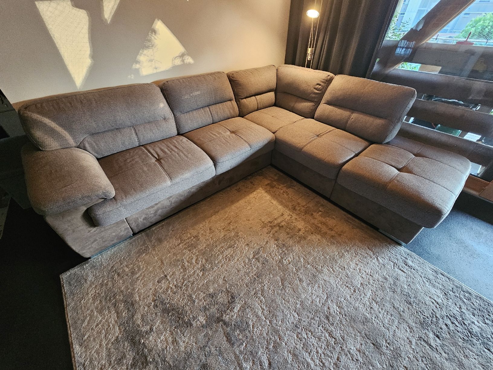 Divani: Schönes Ecksofa / Bettsofa – Usato da Utzenstorf venduto da inf_m97n