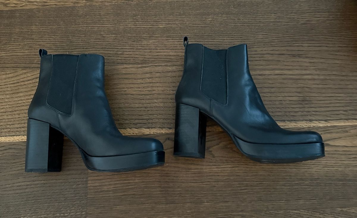 Mango Scarpe da donna: Schwarze Stiefeletten von Mango Grösse 38 – Usato da Feldbrunnen venduto da excessively 2