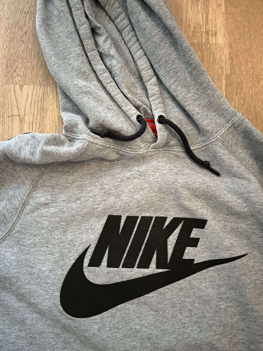 Nike Maglioni & Felpe: Toller warmer Nike kapuzen pullover M – Usato da Aesch BL venduto da shuja01 1