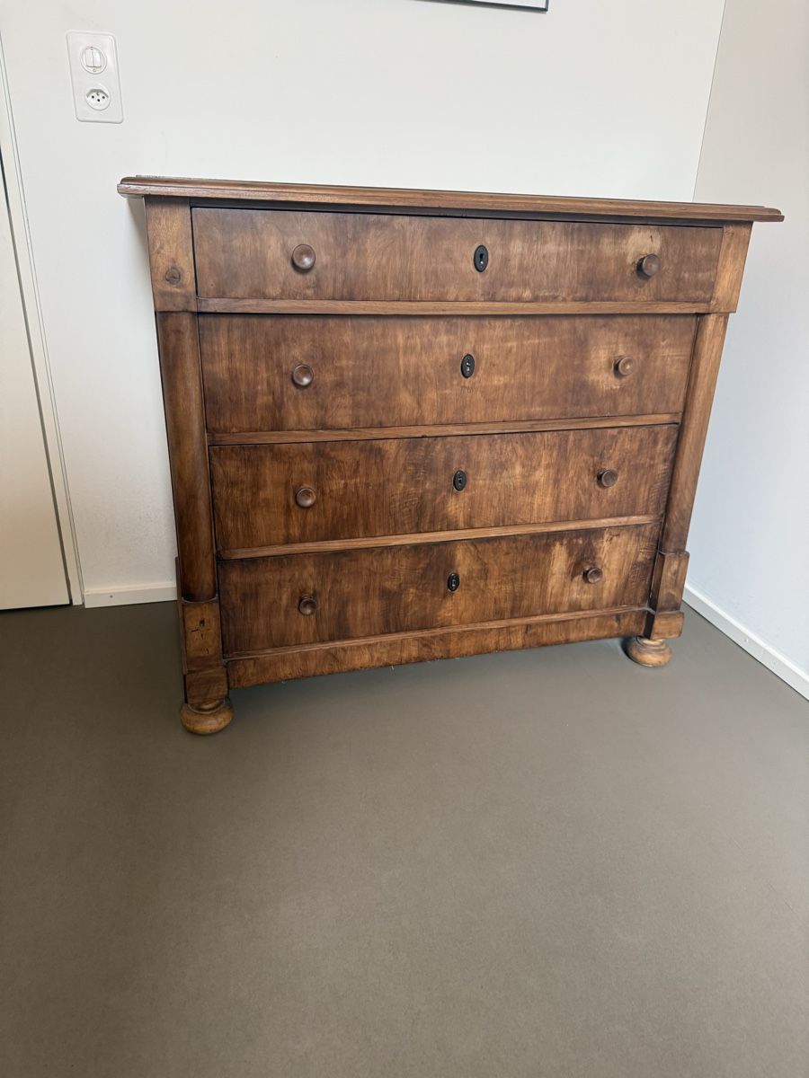 Cassettiere: Kommode aus Holz, furniert – Usato da Zürich venduto da fluzue