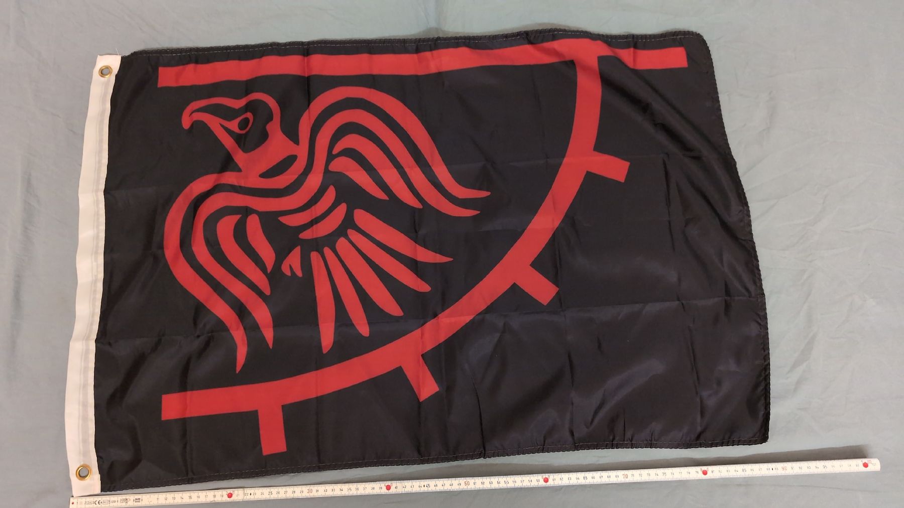 Drapeaux: wikinger rabenflagge 87x61cm – Neuf (Voir description) à Emmenbrücke par Rewan_Helvetius