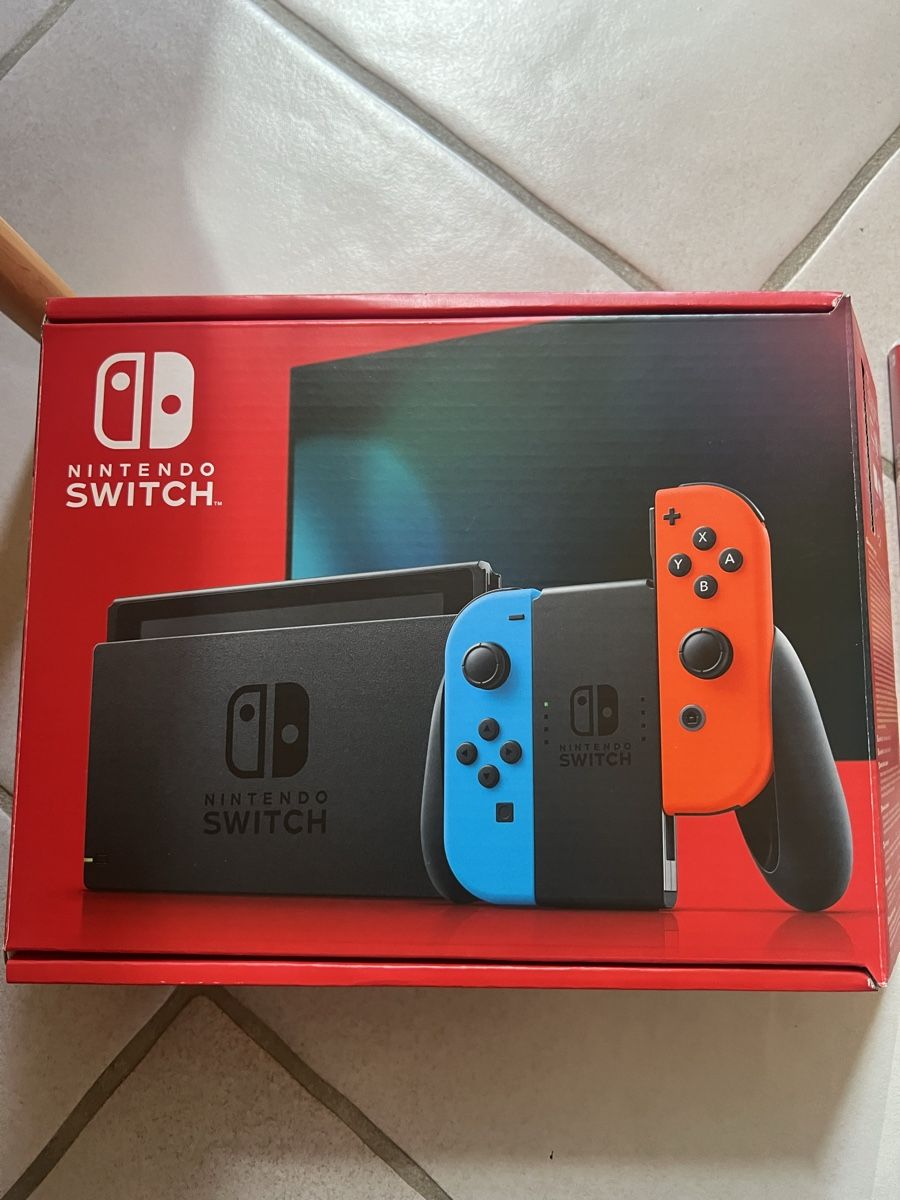 Nintendo Console: Quasiment neuve : Switch - Console de jeu avec trois jeux – Nuovo (secondo la descrizione) da Lugnorre venduto da cla_j6bq
