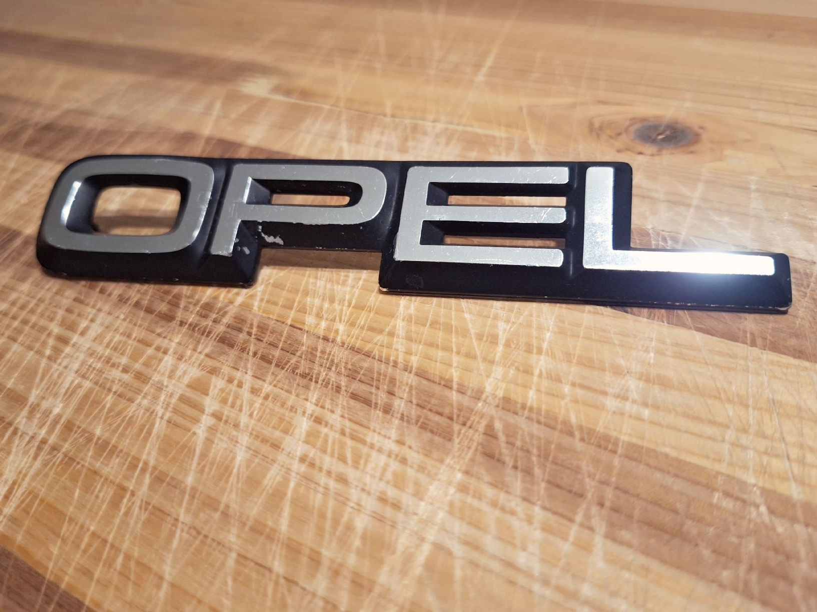 Opel Tutti pezzi di ricambio auto: Opel Old/Youngtimer Emblem – Usato da Triesen venduto da BLACKSHEEP75 1