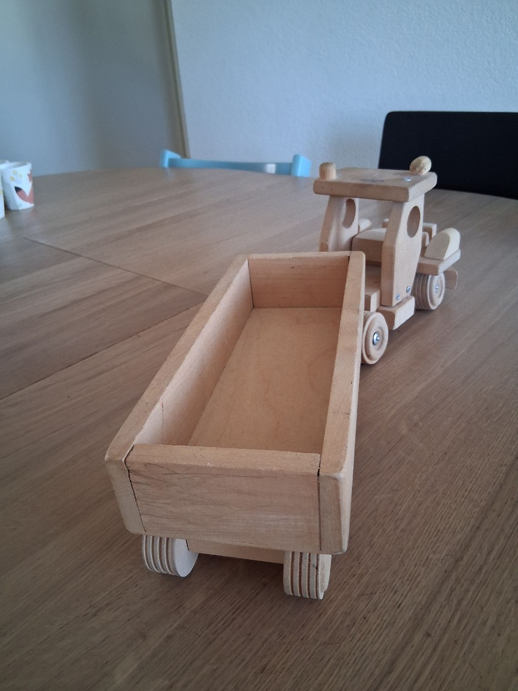 Bea Spielzeuge: Holz-Traktor mit Anhänger – Gebraucht aus Suhr von fah_95vt 4