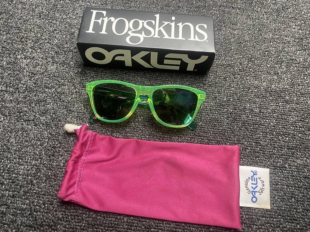 Occhiali & Lenti: Oakley Sonnenbrille Kinder neu – Usato da Hütten venduto da Mber80
