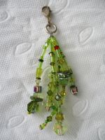 ANHÄNGER GRÜN MIT EINIGEN SWAROVSKI STEINEN HANDGEMACHT