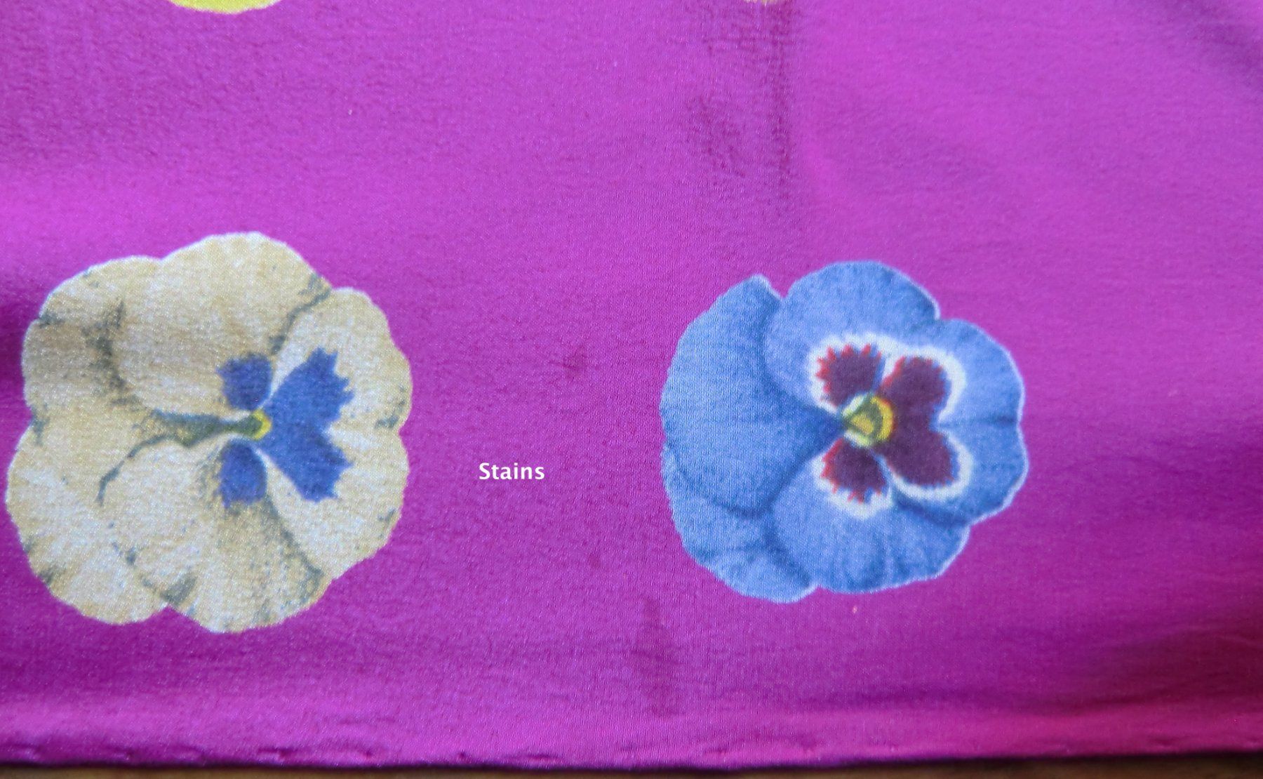 Fabric Frontline Foulard & Sciarpe: FABRIC FRONTLINE grand Foulard – Usato da Zürich venduto da Libraco 2