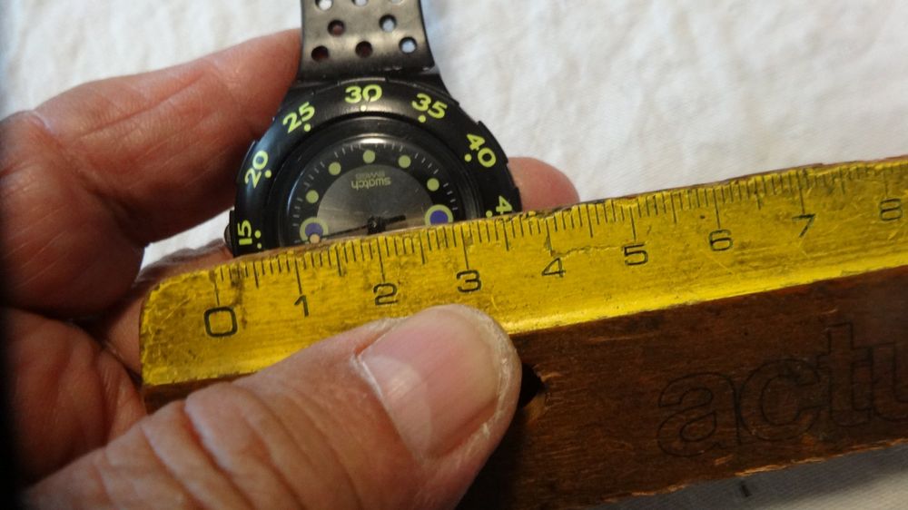 Swatch Montres: S-WATCH  SCHÖNE HERREN UHR,QUARTZ.SCHÖNE FARBE.LÄÜFT – D'occasion à zürich par ahmad01 3