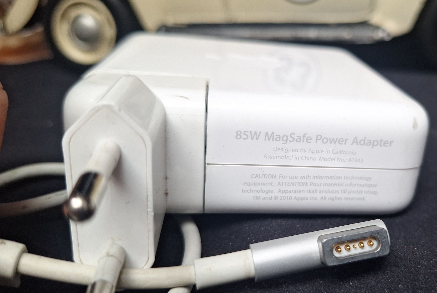 Apple Unità & Adattatore: Adaptateur secteur MagSafe 85W Apple – Difettoso da Crans VD venduto da Yobia8