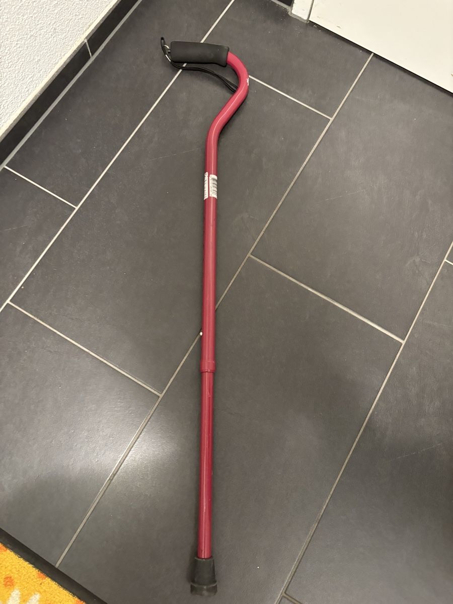 Gehhilfen: Walking cane red adjustable height good condition – Gebraucht aus Bonstetten von corinnewal