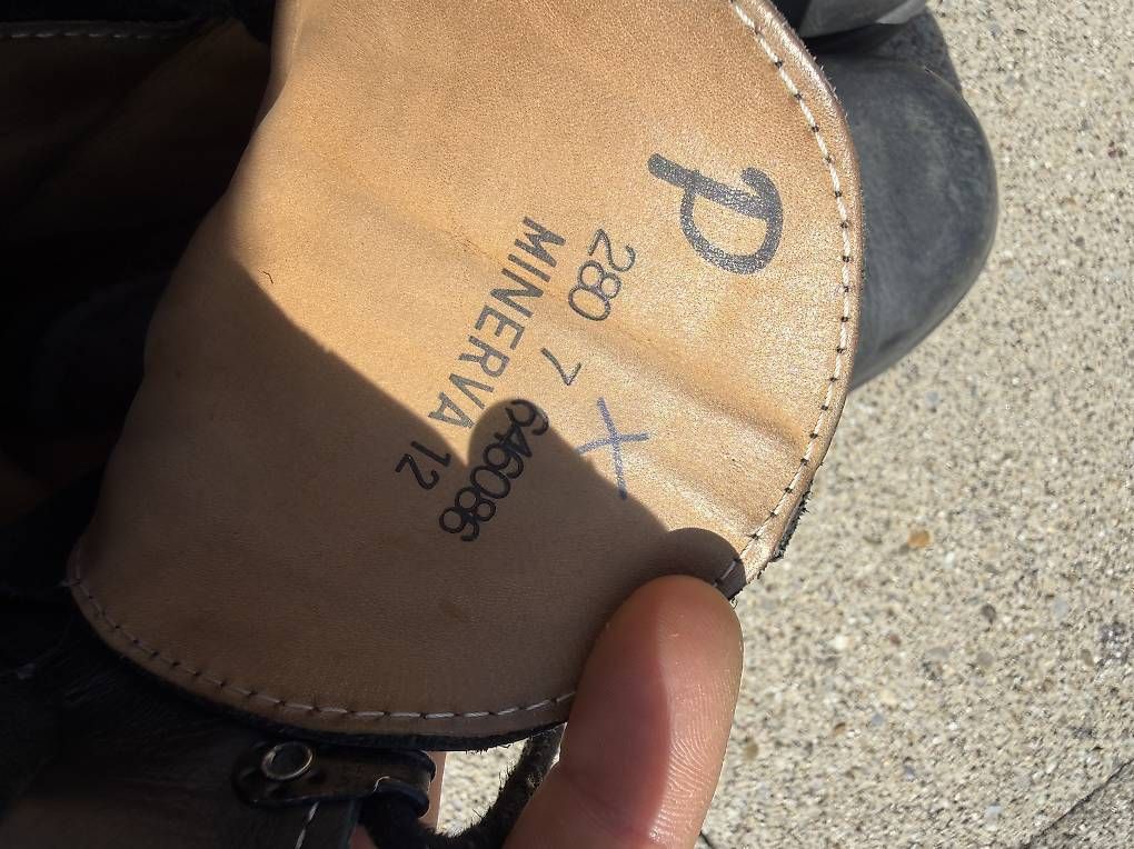 Schweizer Armee Scarpe da uomo: Schweizer Militärstiefel - Leder, Schwarz – Usato da Zug venduto da Marc_Motos 4