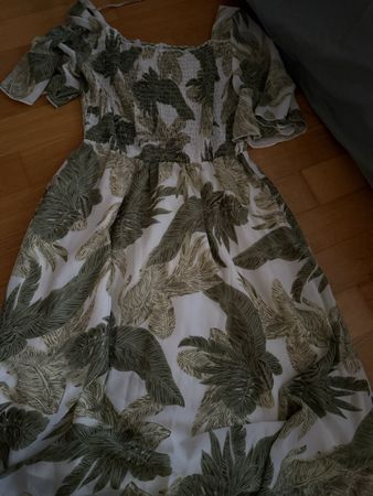 Sommerliches Kleid grün Blätter  Dschungel, Gr M, neuwertig