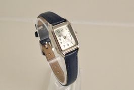 neuwertige ungetragene Damen Uhr *läuft Garantie*