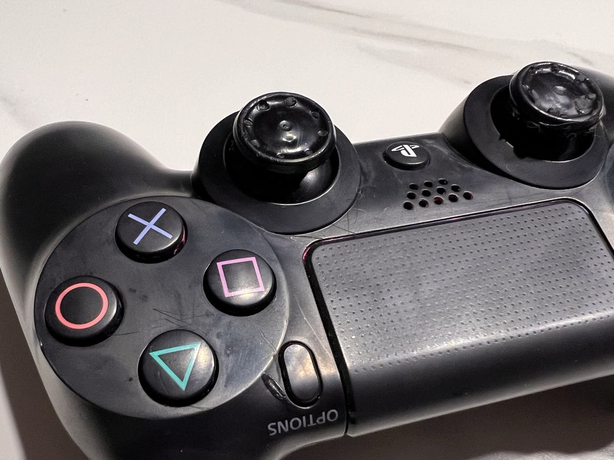 Sony Console: PS4 Controller Schwarz Dualshock 4 Wireless einwandfrei – Nuovo (secondo la descrizione) da Winterthur venduto da ChicMarkt 3