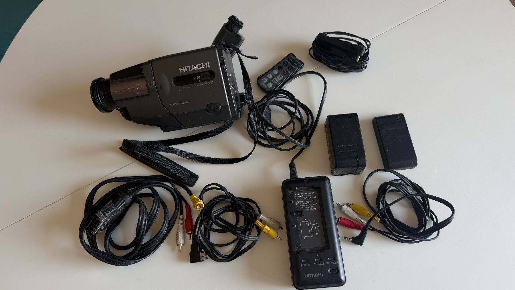 Hitachi Videocamere: Hitachi VM-E54E 8mm Camcorder – Usato da Versoix venduto da Russo35